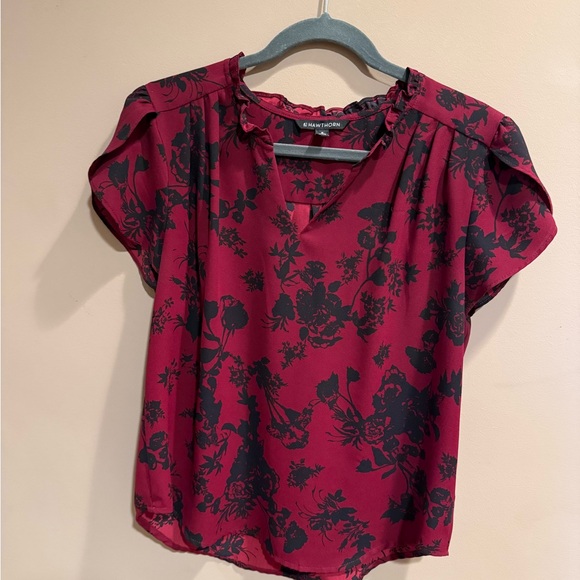 41 Hawthorn Tops - Ladies 41 Hawthorne brand blouse in pristine condition, size petite medium